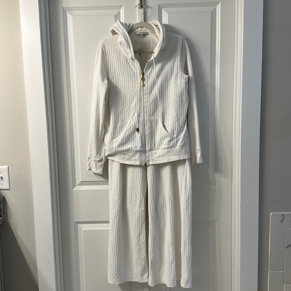 Cabi med size white terry cloth sweat suit leisure ware